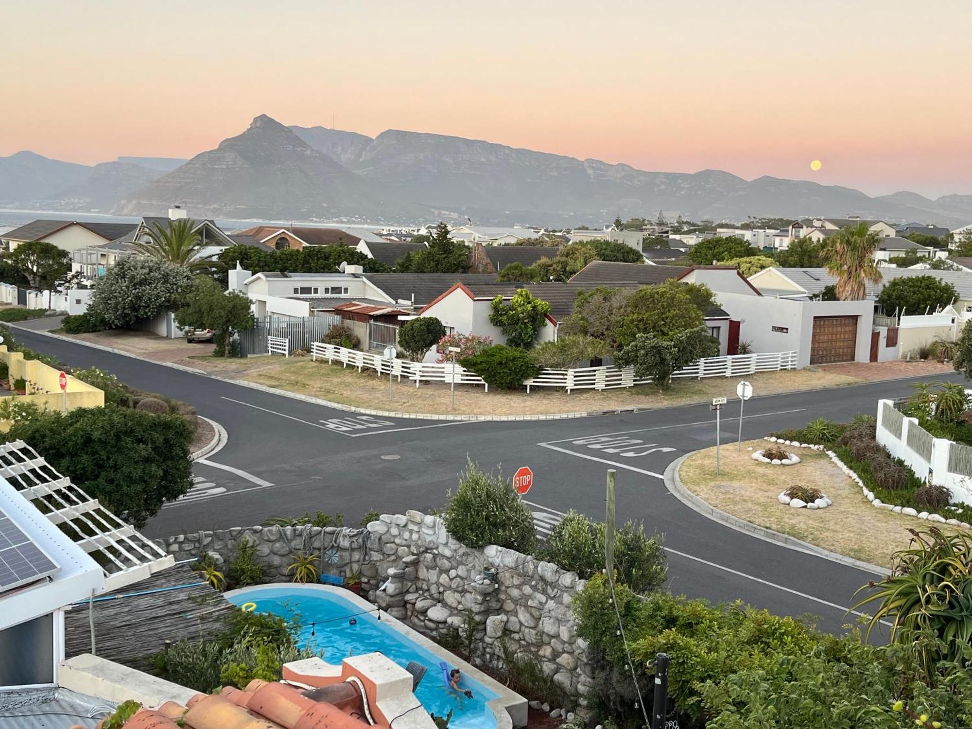 Storyhouse In Kommetjie Exterior foto